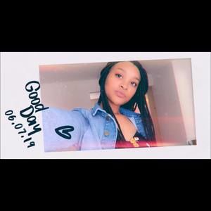 Meet your Posher, Deonna